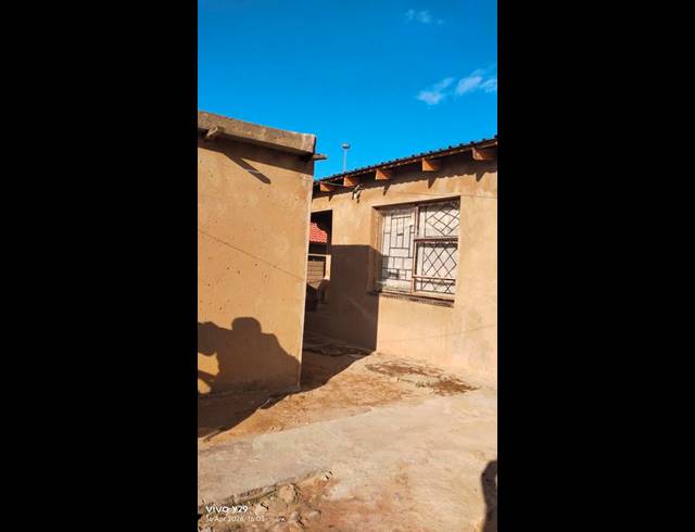 8 BEDROOM HOUSE FOR SALE IN TEMBISA